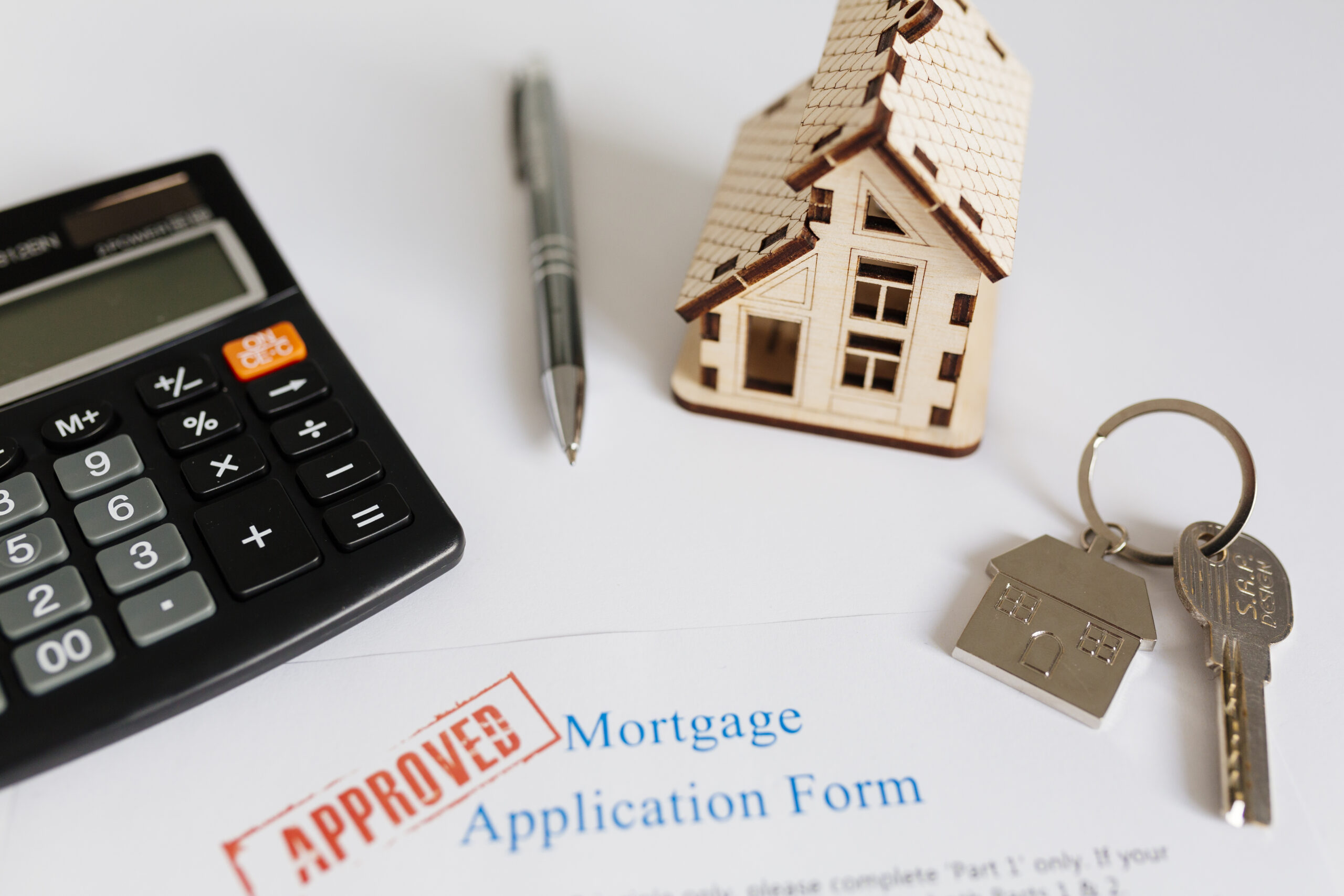 A mortgage contract, keys and a calculator